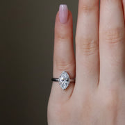 La bague solitaire marquise à réglage victorien