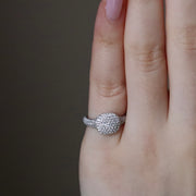 La chevalière pavée